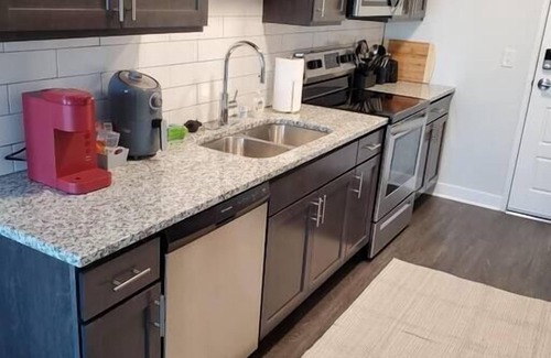 Downtown Indianapolis Apartamento | Top Flr Large Studio Pool Gym Free Parking