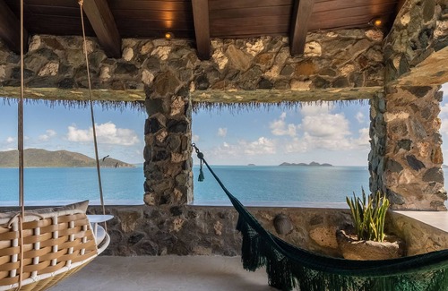 East End Apartamento | Top‑Level Sunrise Oceanview Suite, Private Balcony
