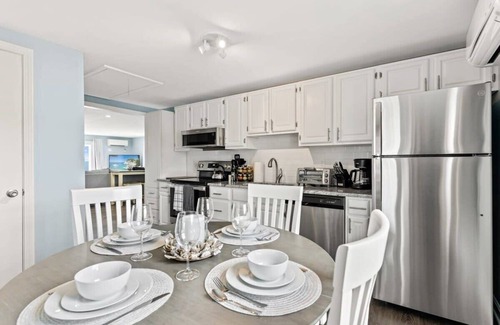Rye Apartamento | Top Level Unit | Ocean Views | "The Sunrise Deck"