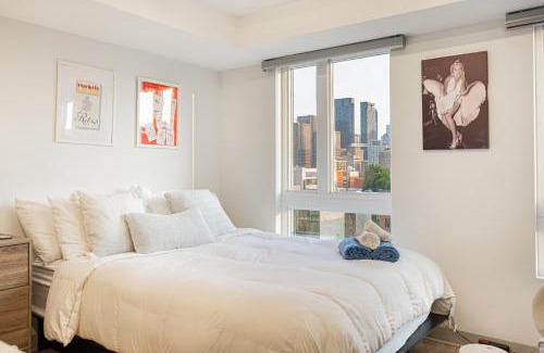 Quartier des Spectacles Apartamento | Top Location - Cozy & Bright MTL studio near metro