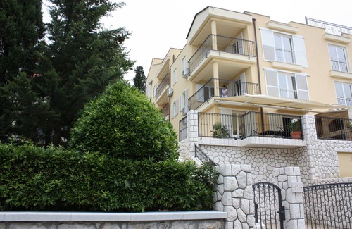 Crikvenica Apartamento | Top location directly by the sea, secure parking on the property
