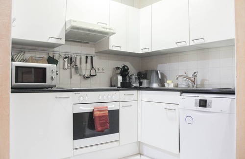 Mitte Apartamento | La mejor ubicación en el centro de Berlín, ofrece un patio arbolado y fuente de agua