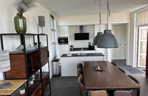 Doesburg Casa | Top modern chalet 'RiverLodge' with large garden on the IJssel