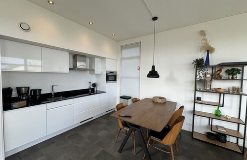 Enkhuizen Casa | Top-modernes Chalet Wellenreiter mit Großem Garten am Ijsselmeer