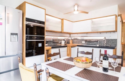 Favoriten Apartamento | Top of Belvedere Smart