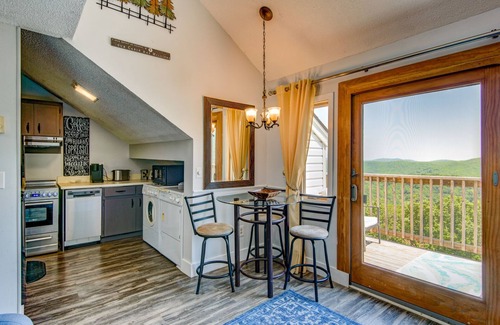 Seven Devils Condominio | Top Of Seven - Views! Amazing Grandfather Mtn views from this updated condo in Seven Devils!