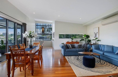 Taringa Apartamento | Top of Taringa Penthouse with Sweeping Views