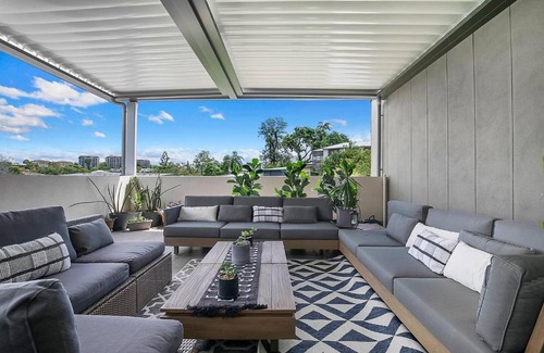 Taringa Apartamento | Top of Taringa Penthouse with Sweeping Views