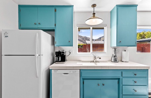 Cathedral City Cove Casa | Top of the Cove - Fun Retro Vibe & Stunning Pool!