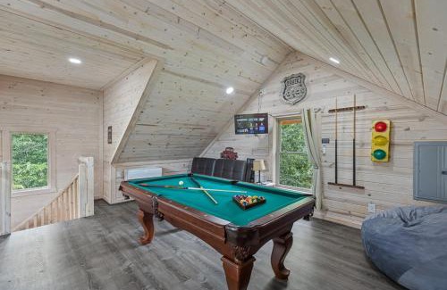 Cleveland Casa | Top of the Line Treehouse Near Helen, Georgia