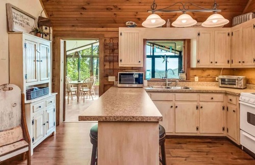Purlear Cabina | Top of the Lump Cabin with Spectacular Views