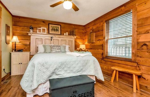 Purlear Cabina | Top of the Lump Cabin with Spectacular Views