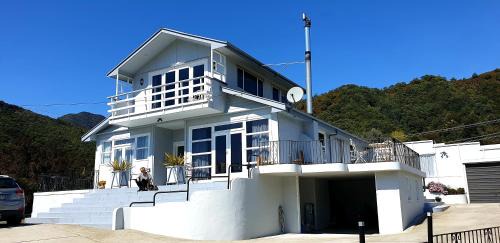 Picton Casa | Top of the Town