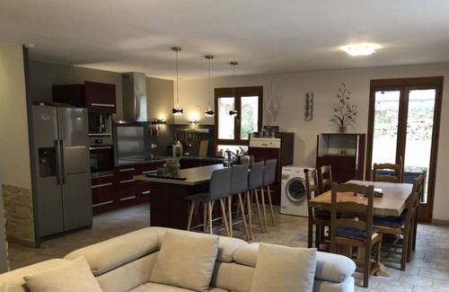 Cuges-les-Pins Casa | Top of Villa swimming pool, Jacuzzi, BBQ Beaches at 15Km