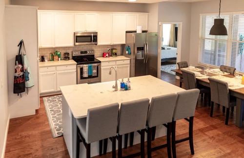 Trafalgar Village Casa | TOP RATED Resort Villa ♥ Disney-Themed with ARCADE Game Room, Private Pool & Spa