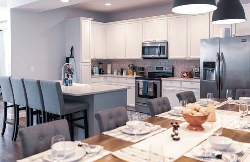 Trafalgar Village Casa | TOP RATED Resort Villa ♥ Disney-Themed with ARCADE Game Room, Private Pool & Spa