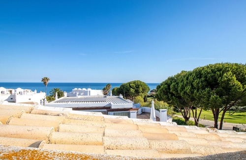 Alporchinhos Casa | Casa adosada renovada con piscina y acceso al mar