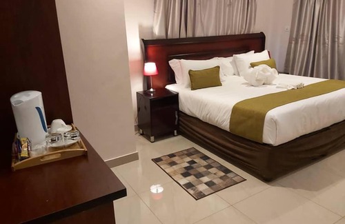 Kasane Cama Y Desayuno | Top Stay Inn