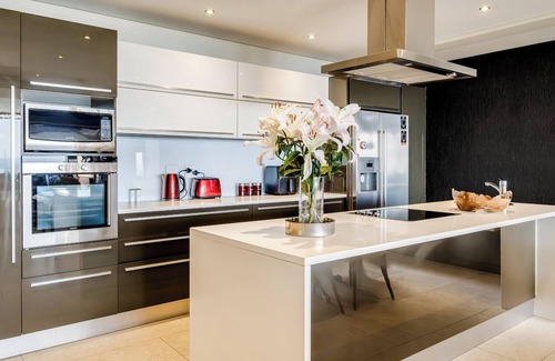 Green Point Villa | Top Urban Escape w Pool and Ocean View Villa Alexa
