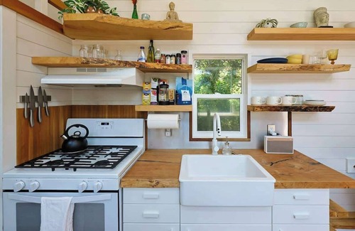 Fernwood Apartamento | Topanga Canyon Oasis by Colby & Conrad