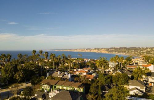 Village of La Jolla Casa | Topaz By AvantStay Adorable Cottage Walking Distance to Beach w Large Patio