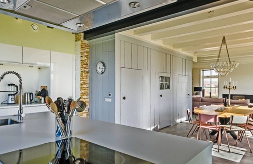 Oostkapelle Villa | TopLocatieZeeland # The Old Farmhouse