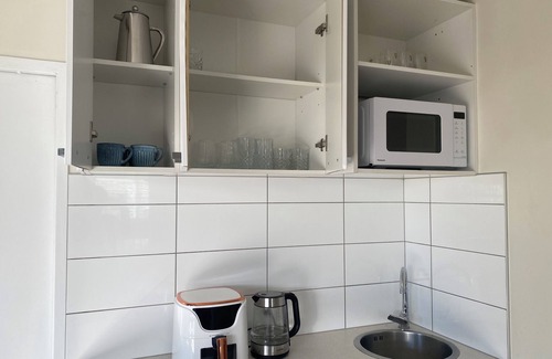 Torbay Casa | Torbay by the sea- self contained with parking, outdoor area and transport links