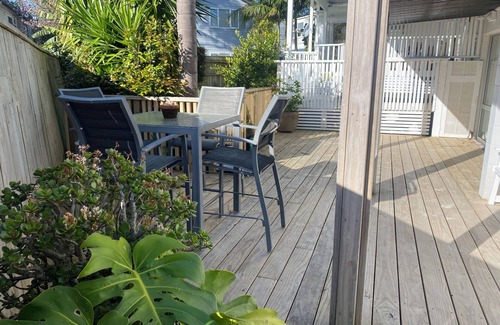 Torbay Casa | Torbay by the sea- self contained with parking, outdoor area and transport links