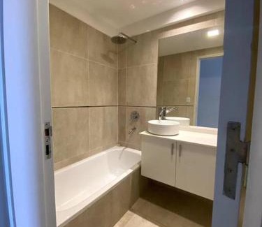 Tucuman Apartamento | Torre Distrito, Jacaranda - Departamento de 2 habitaciones.