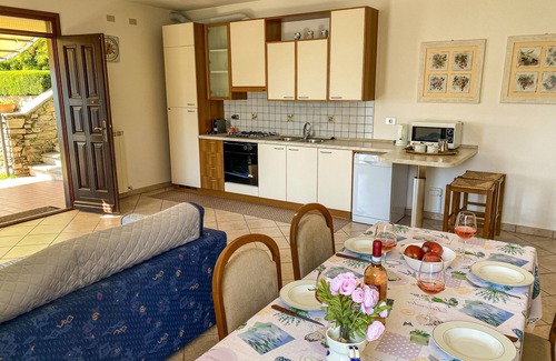 Santa Maria - Rezzonico Apartamento | Torre Garden Holiday Apartment with Lake View