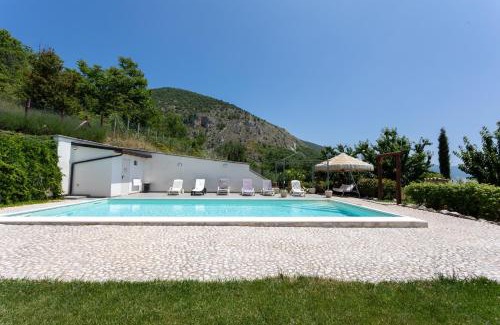 Acciano Apartamento | TorrediLuna - MoonTower Free Parking & Pool