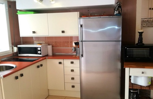 Carihuela Apartamento | Apartamento a 100m de La Carihuela con WiFi gratis, AC, piscina comunitaria