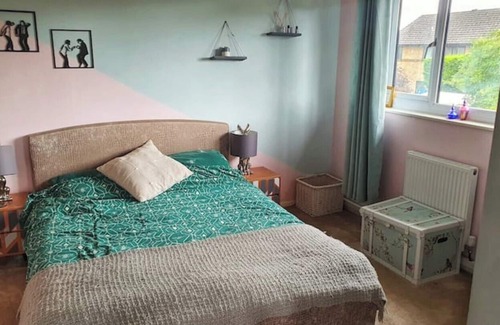 Bicester Casa | Tortoise Haven Bicester: Quiet home with garden