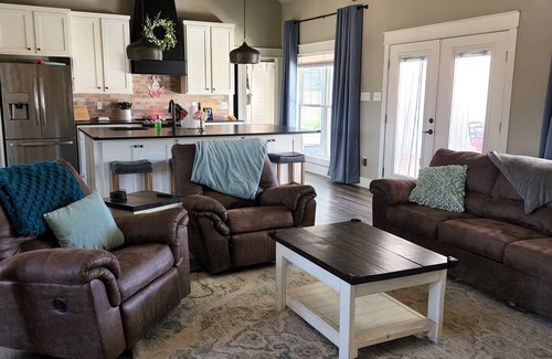 Conway Casa | Total Eclipse path 2024! A beautiful acre outside of town to enjoy the eclipse.