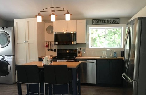 Sauble Beach Cabaña | Totalmente renovado Sauble Beach Home