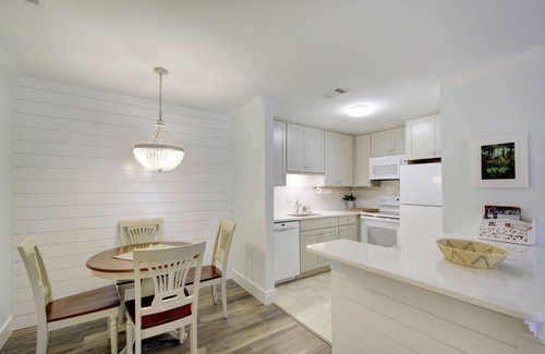 Demere Park Condominio | Totally Renovated Coastal Condo in Ocean Walk, Unit T-2