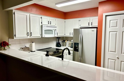 Greenville Casa | Totally Renovated Townhome-New to VRBO in 2023-Nurses & Monthly Renters Welcome