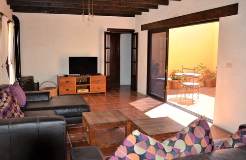 Yaiza Villa | Villa espaciosa y totalmente aislada con piscina privada climatizada y vistas impresionantes