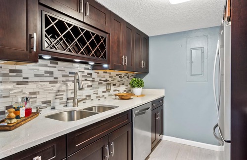 Fernandina Beach Casa | Totally updated townhome 2 blocks from beach. pool and tennis courts