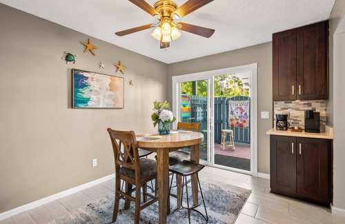 Fernandina Beach Casa | Totally updated townhome 2 blocks from beach. pool and tennis courts