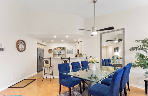 St. Petersburg Condominio | TOTALMENTE actualizado, espacioso / limpio, ¡VEA MIS GRANDES RESEÑAS! Muy solicitado!