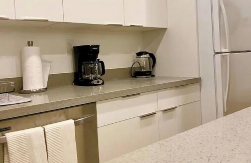 Key Biscayne Condominio | Totally Updated unit 5 min from the beach😍 You’ll love it !!