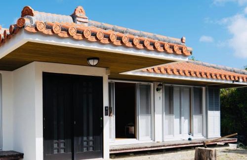 Uruma Casa | totono house 満天の星空 テントサウナ BBQ 元有形文化財を1棟貸切 うるま市 浜比嘉島