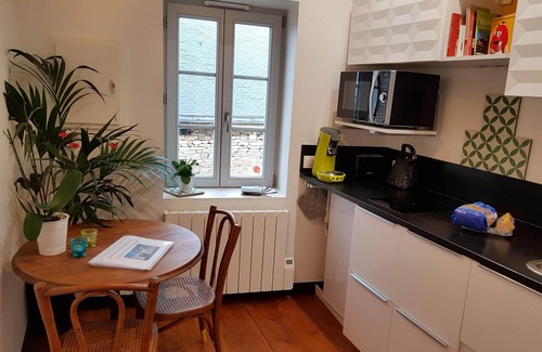 Beaune City Centre Apartamento | Tour Saint Nicolas, in downtown Beaune