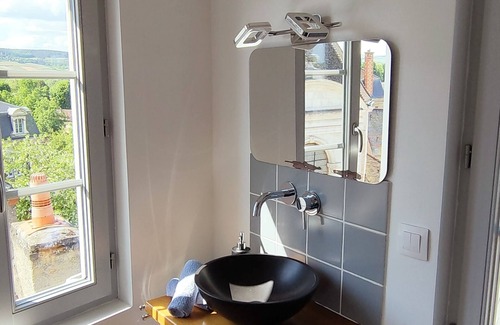 Beaune City Centre Apartamento | Tour Saint Nicolas, in downtown Beaune