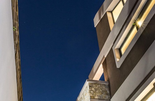 Penteli Apartamento | Tourelle. Un apartamento de 64 m2 que consta de un dormitorio y una sala de estar.