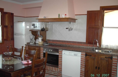 Ribadedeva Apartamento | Vivienda uso turístico, 6 + 2 personas, a 3,5 Km. playa, cerca Picos Europa