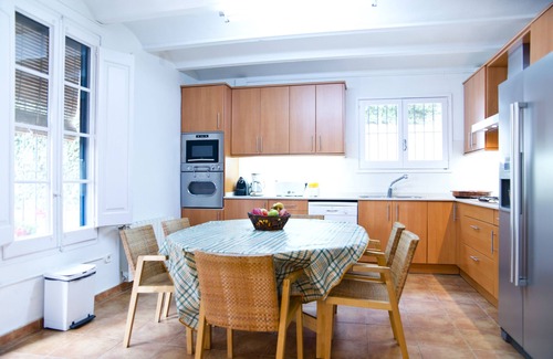 Arenys de Mar Villa | Villa turística con mucha personalidad y privacidad. Piscina, jardín, barbacoa