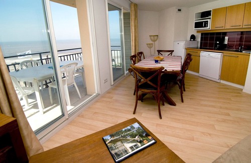 Mesnil-Val Condominio | Tout près de la plage à pied!