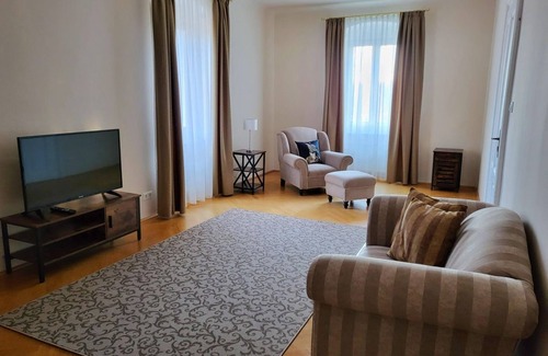 Burgau Cama Y Desayuno | Tower Suite, garden side - Palais Kneissl
